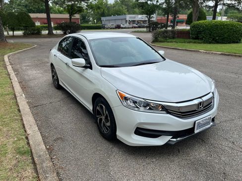Used 2017 Honda Accord LX image 7
