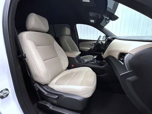 Used 2023 Chevrolet Traverse LS image 15