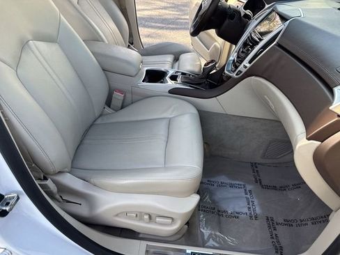 Used 2016 Cadillac SRX Luxury w/ Driver Awareness Package image 10