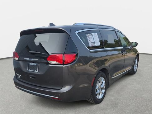 Used 2019 Chrysler Pacifica Touring-L Plus w/ Advanced Safetytec Group FWD image 5