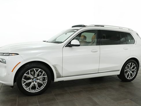 Used 2024 BMW X7 xDrive40i w/ Premium Package AWD/4WD image 2
