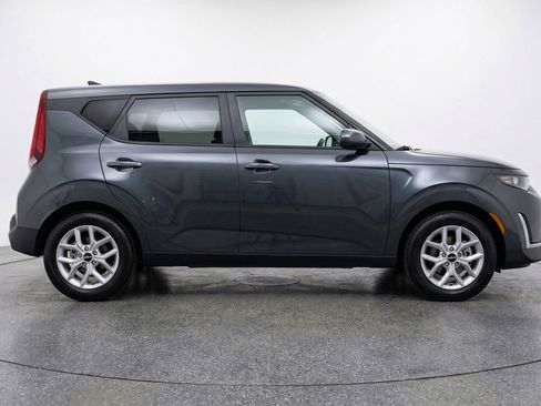 Used 2025 Kia Soul LX w/ LX Technology Package FWD image 11