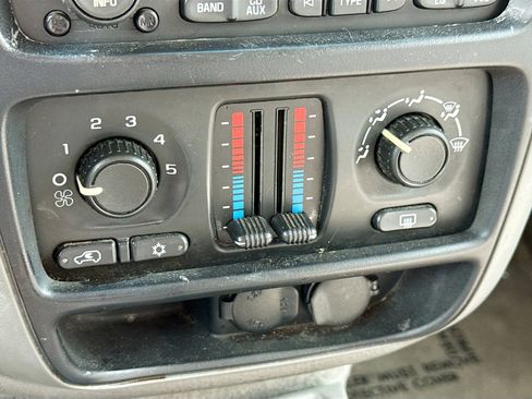 Used 2005 Chevrolet TrailBlazer LS w/ LS Preferred Equipment Group AWD/4WD image 9