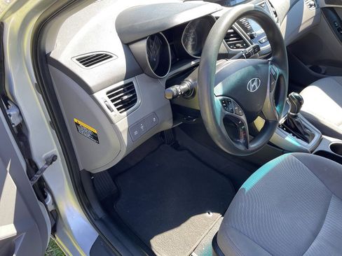 Used 2015 Hyundai Elantra SE w/ Option Group 02 FWD image 7