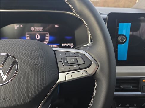 New 2026 Volkswagen Taos SE image 15