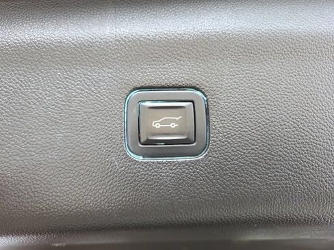 Used 2020 Buick Enclave Essence FWD image 44