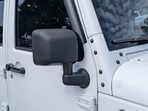 Used 2017 Jeep Wrangler Unlimited Sahara AWD/4WD image 10