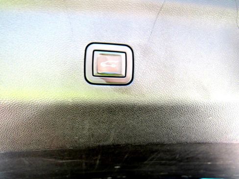 Used 2023 GMC Yukon SLT image 40