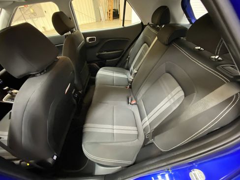 Used 2025 Hyundai Venue SEL FWD image 23