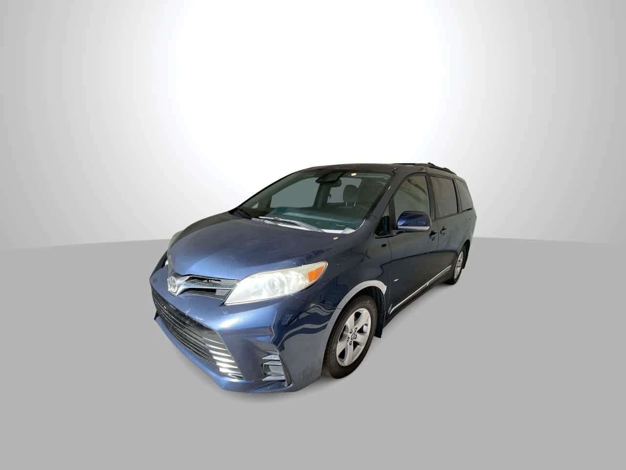 Used 2020 Toyota Sienna LE w/ Protection Package FWD image 4