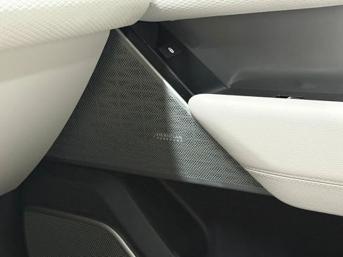 Used 2018 Land Rover Range Rover Velar R-Dynamic SE image 26