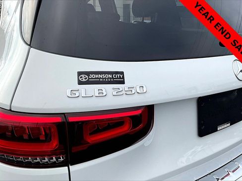 Used 2021 Mercedes-Benz GLB 250 4MATIC image 8