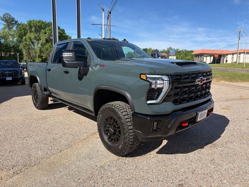 New 2026 Chevrolet Silverado 2500 ZR2 AWD/4WD image 13