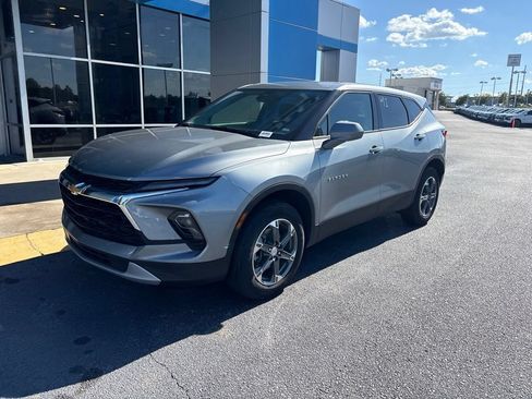 Used 2025 Chevrolet Blazer LT FWD image 8