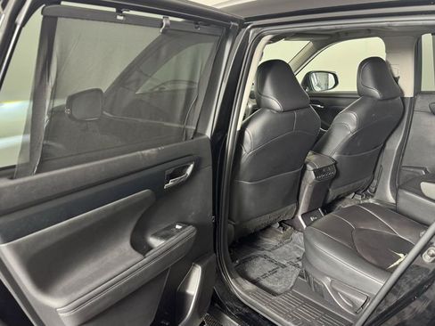 Used 2023 Toyota Highlander XLE AWD/4WD image 28