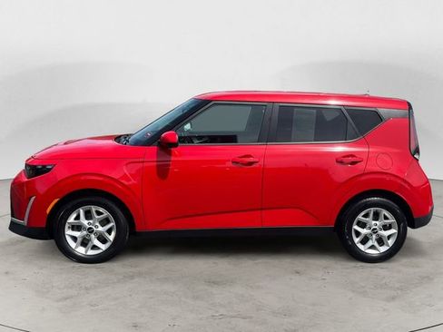 Used 2023 Kia Soul LX w/ LX Technology Package FWD image 2