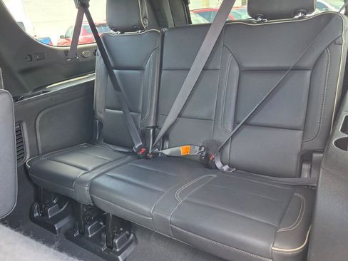 Certified 2023 Chevrolet Suburban Premier RWD image 12
