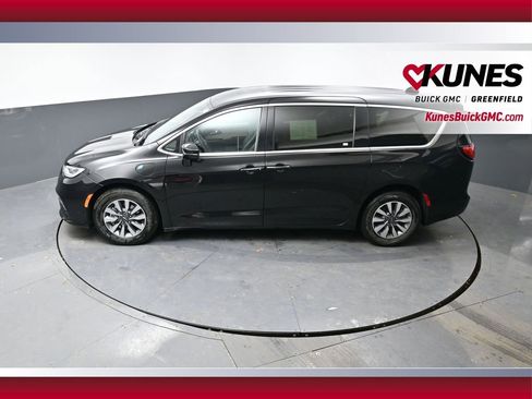 Used 2024 Chrysler Pacifica Select FWD image 43