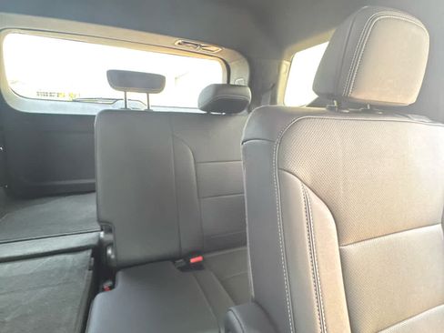 Used 2025 Chevrolet Traverse LT w/ Sun and Wheel Package FWD image 11