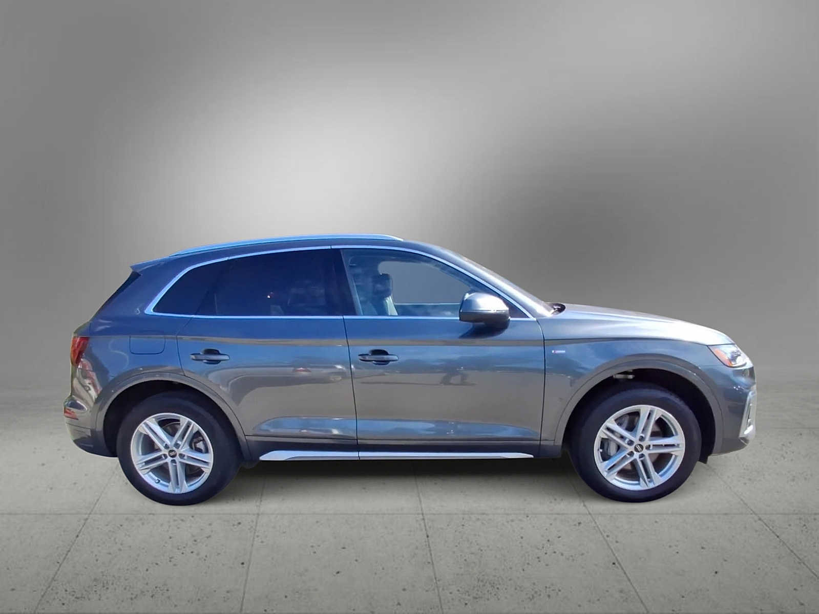 Certified 2024 Audi Q5 e Premium Plus w/ Premium Plus Package AWD/4WD image 9