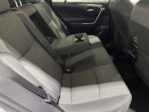 Used 2022 Toyota RAV4 XLE AWD/4WD image 19