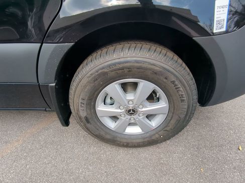 Used 2025 Mercedes-Benz Sprinter 2500 image 21