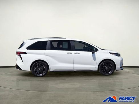 Used 2026 Toyota Sienna XSE FWD image 5