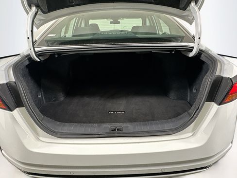 Used 2025 Nissan Altima 2.5 SV FWD image 27