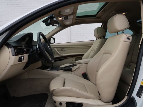 Used 2011 BMW 328i Coupe w/ Premium Pkg image 27