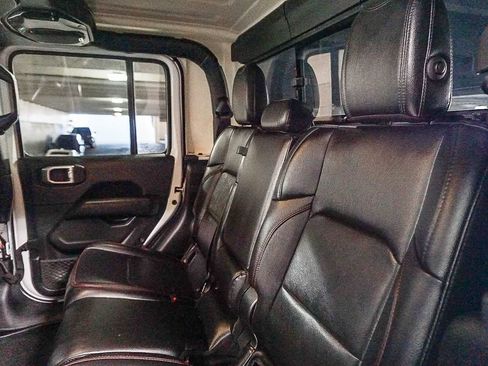 Used 2020 Jeep Gladiator Rubicon AWD/4WD image 18
