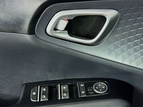 Used 2020 Kia Soul EX image 23