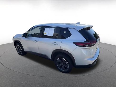 Used 2025 Nissan Rogue SV FWD image 8