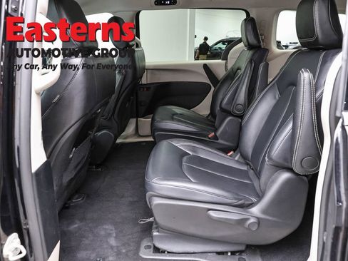 Used 2024 Chrysler Pacifica Limited FWD image 22