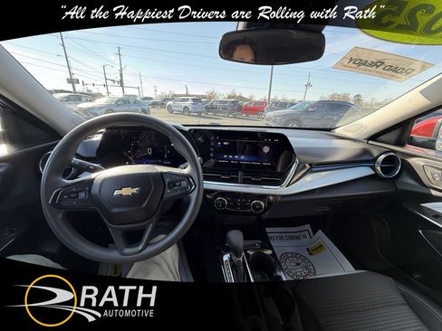 Used 2025 Chevrolet Trax LT image 14