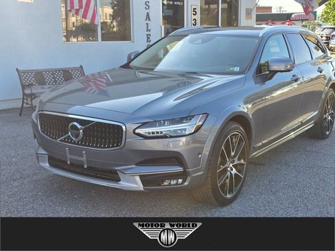 Used 2018 Volvo V90 T6 Cross Country w/ Convenience Package AWD/4WD image 1