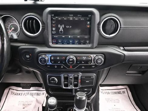 Used 2020 Jeep Gladiator Overland AWD/4WD image 17