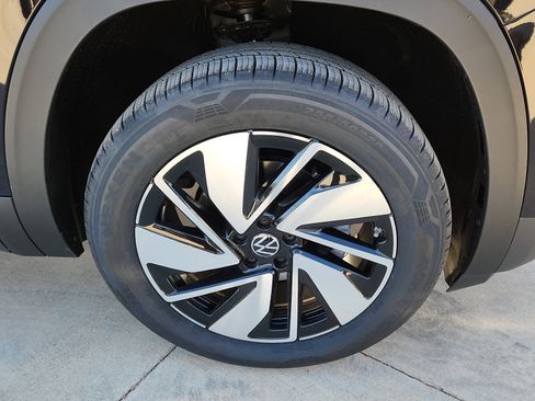 New 2026 Volkswagen Atlas SE image 9