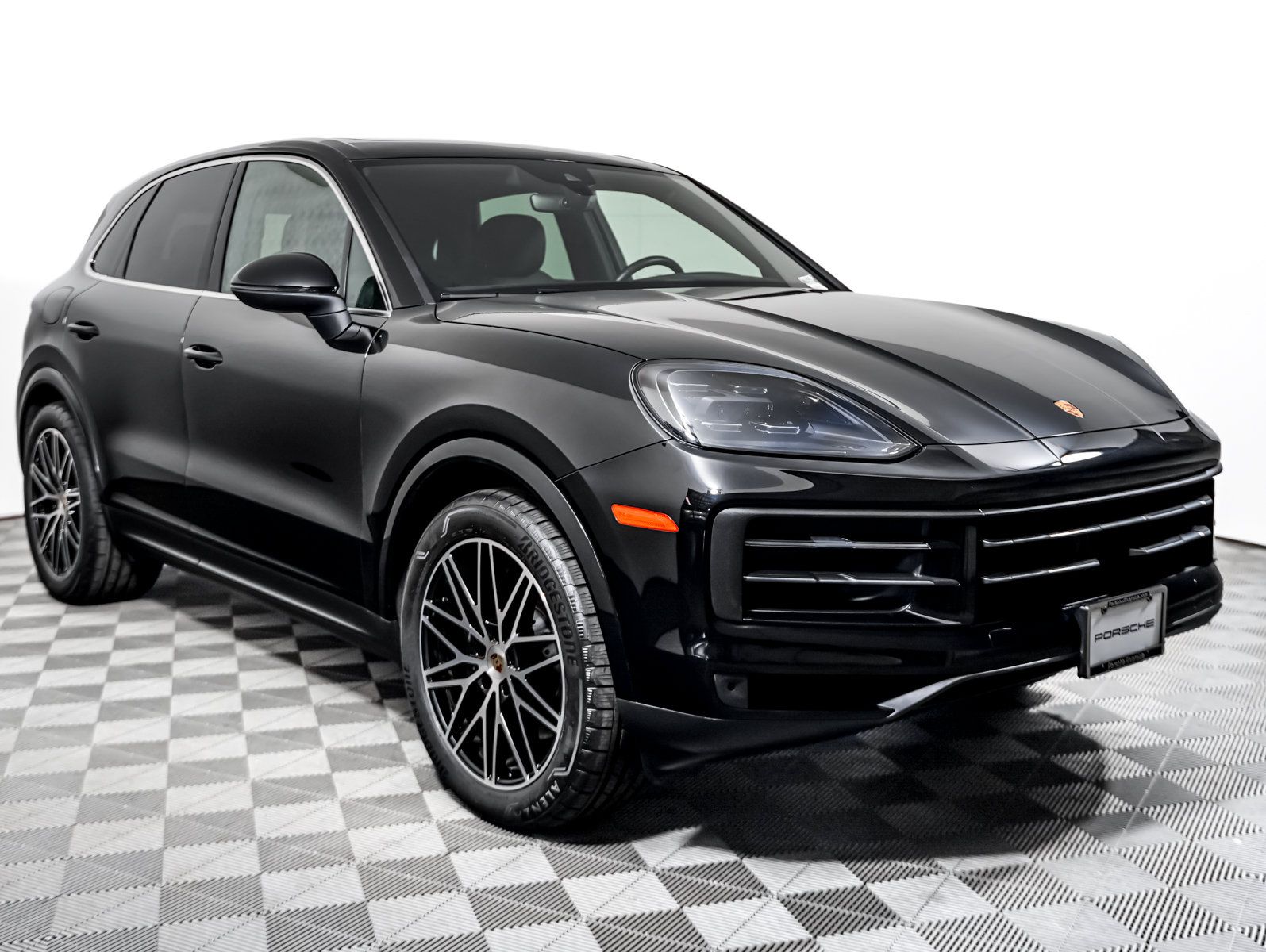 Certified 2024 Porsche Cayenne w/ Premium Package AWD/4WD image 8