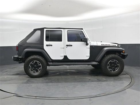 Used 2015 Jeep Wrangler Unlimited Rubicon image 2