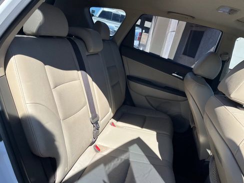 Used 2011 Hyundai Elantra SE image 32