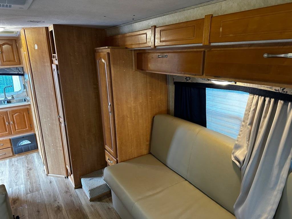 Used 2006 Ford E-450 and Econoline 450 RWD image 15