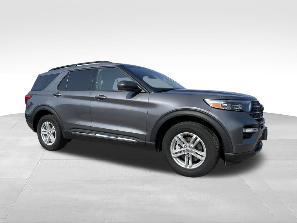 Used 2024 Ford Explorer XLT w/ Equipment Group 202A AWD/4WD image 2
