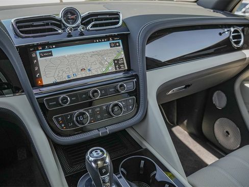 New 2025 Bentley Bentayga Extended Wheelbase image 28