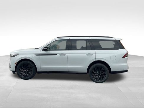 New 2025 Lincoln Navigator Reserve w/ Jet Appearance Package image 2