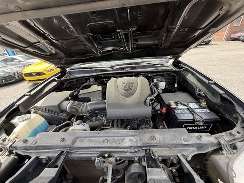 Used 2021 Toyota Tacoma TRD Off-Road image 27