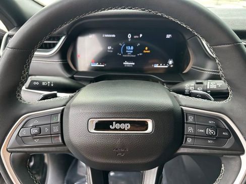 Used 2023 Jeep Grand Cherokee L Laredo image 29