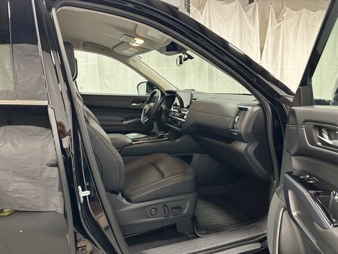 Used 2024 Nissan Pathfinder SL AWD/4WD image 54