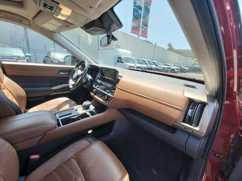 Used 2022 Nissan Pathfinder Platinum FWD image 28
