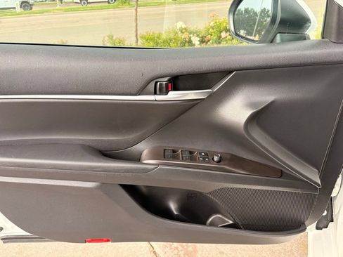 Used 2023 Toyota Camry SE FWD image 9