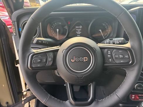 Used 2025 Jeep Wrangler Unlimited Rubicon 4xe AWD/4WD image 28